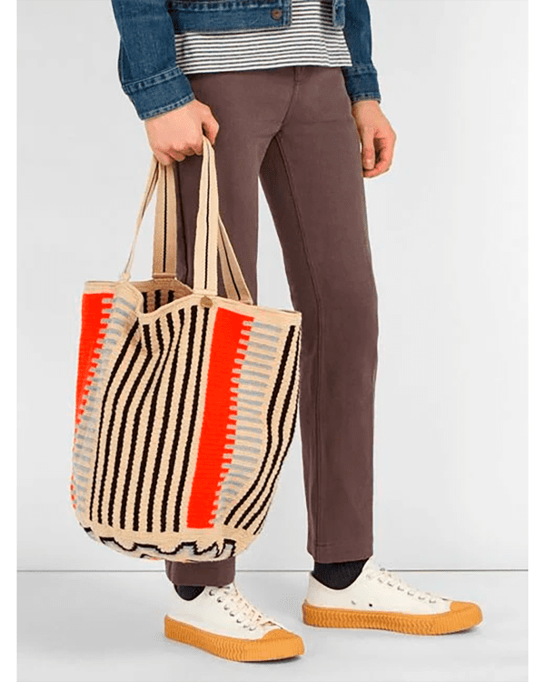 Man using a wayuu tote bag made in colombia